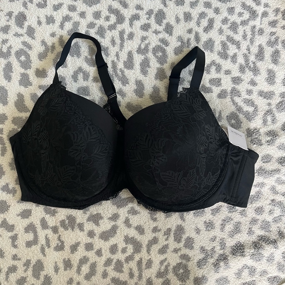 NWT 44DDD Black lace underwire lightly padded bra.